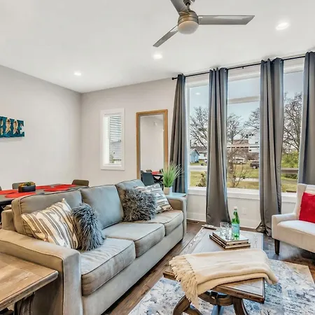 New Luxe 4br 12 Beds - Roofdeck Views - Chefs Kitchen *