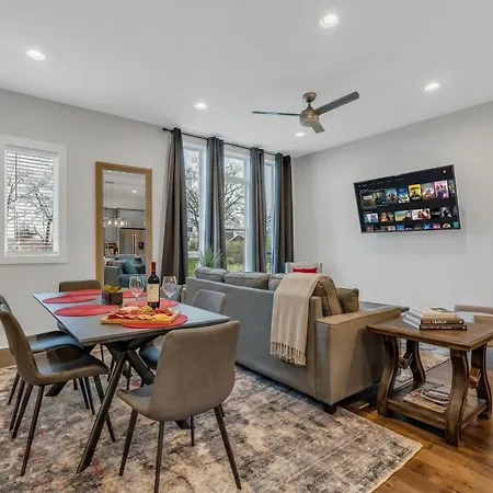 New Luxe 4br 12 Beds - Roofdeck Views - Chefs Kitchen * Nashville