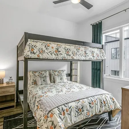 Johnny And June House - Walk To Bars Quick Uber To Downtown Holiday home *