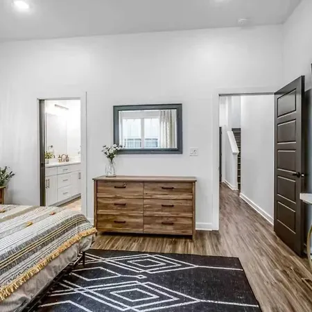 Holiday home Johnny And June House - Walk To Bars Quick Uber To Downtown *