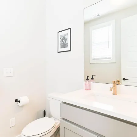 Holiday home Glam Bachelorette Stage & Neon Vibes *