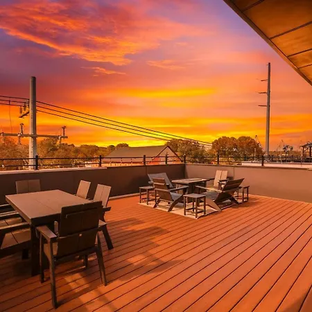 Holiday home Whiskey Bent In East Nash, 13 Min To Broadway, Great For Groups! Free Parking, Gym, Rooftop Nashville
