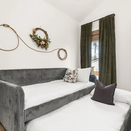 In Walkable Area 25 Miles To Downtown Family & Dog Friendly Nashville