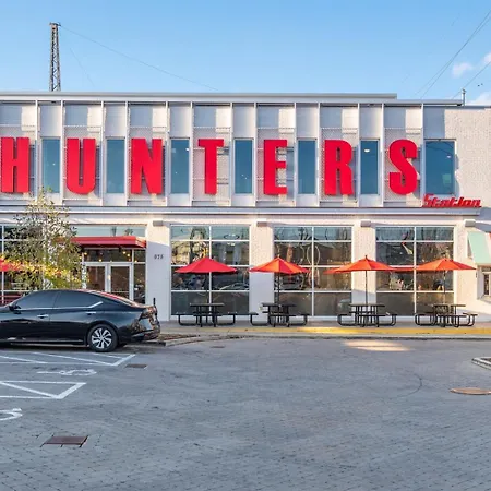 In Walkable Area 25 Miles To Downtown Family & Dog Friendly