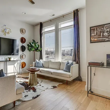Holiday home Pet-friendly Townhome W/ Rooftop Deck!