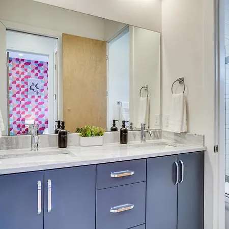 Pet-friendly Townhome W/ Rooftop Deck! * Nashville