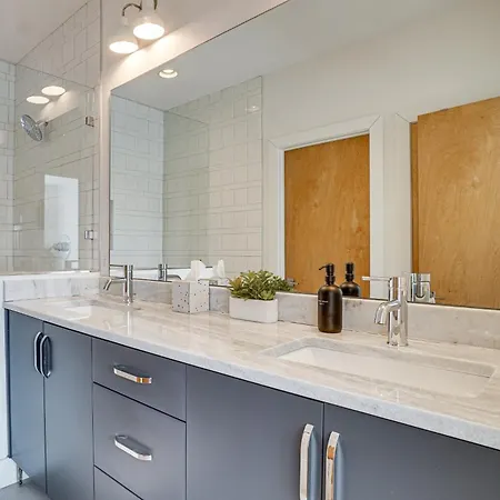 Pet-friendly Townhome W/ Rooftop Deck! Nashville