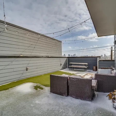 Pet-friendly Townhome W/ Rooftop Deck! Holiday home *