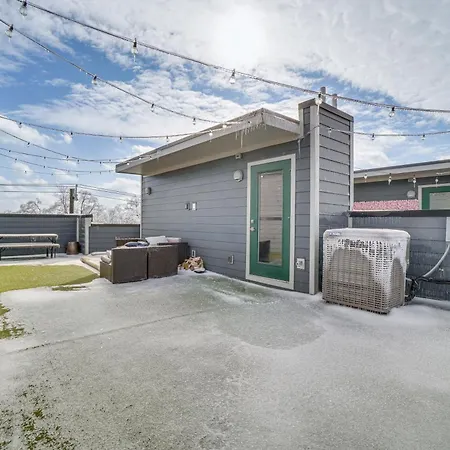 Pet-friendly Townhome W/ Rooftop Deck! Holiday home