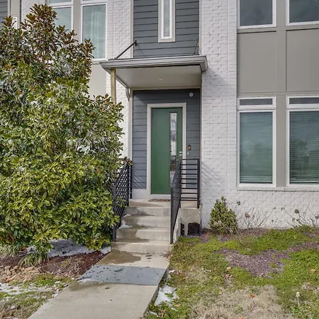 Pet-friendly Townhome W/ Rooftop Deck! *