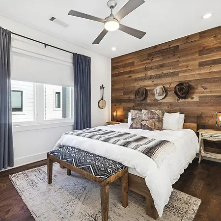 Holiday home Honkytonk Vibe In East - Close To Broadway *