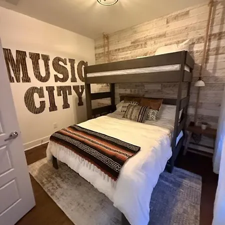 Holiday home Honkytonk Vibe In East - Close To Broadway *