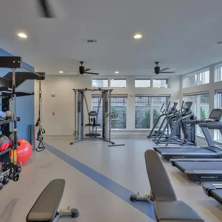 Landing Amazing 1Bd Pool Gym Apartment