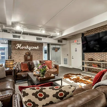 Honky Tonk 6 Bedroom By Maddox Apartment