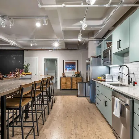 Apartment Honky Tonk 6 Bedroom By Maddox *