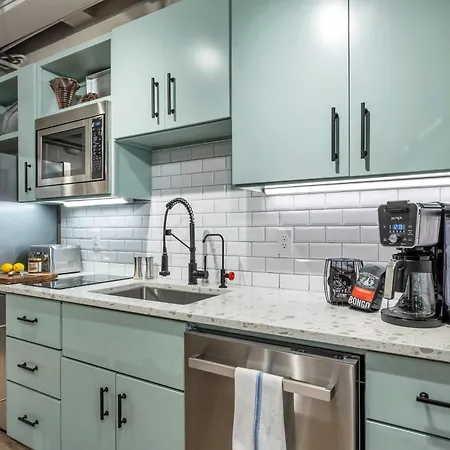 Apartment Honky Tonk 6 Bedroom By Maddox