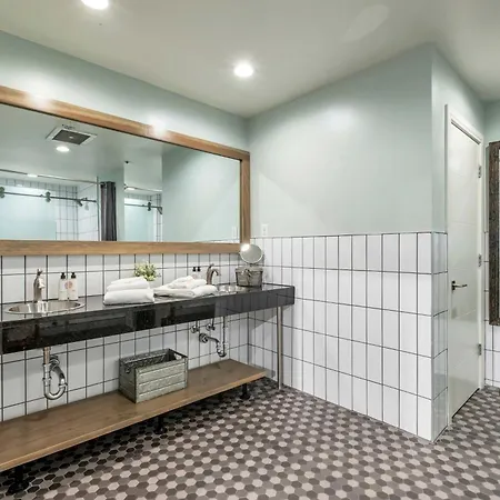 Honky Tonk 6 Bedroom By Maddox Apartment