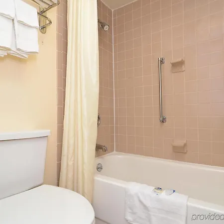 Rodeway Hotel 2*