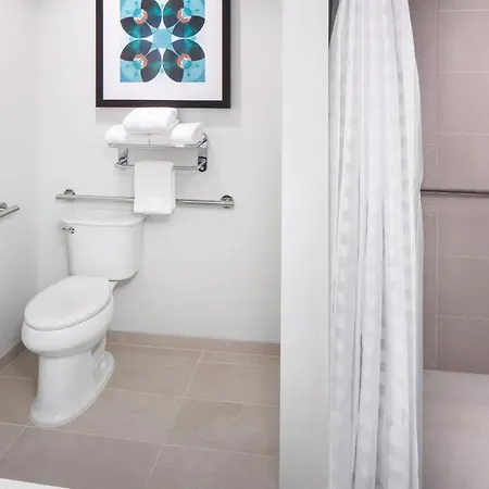 Hotel Hyatt House At Vanderbilt 3*