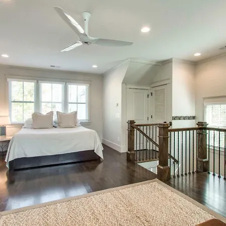 Walk-Friendly Germantown Guest House Apts *