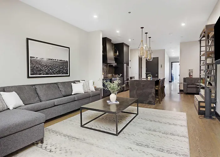 French\'S Luxury Condo - Steps From Broadway