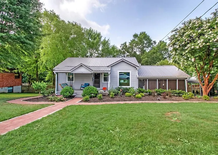 Old Hickory Hideout!!! Basement Apartment