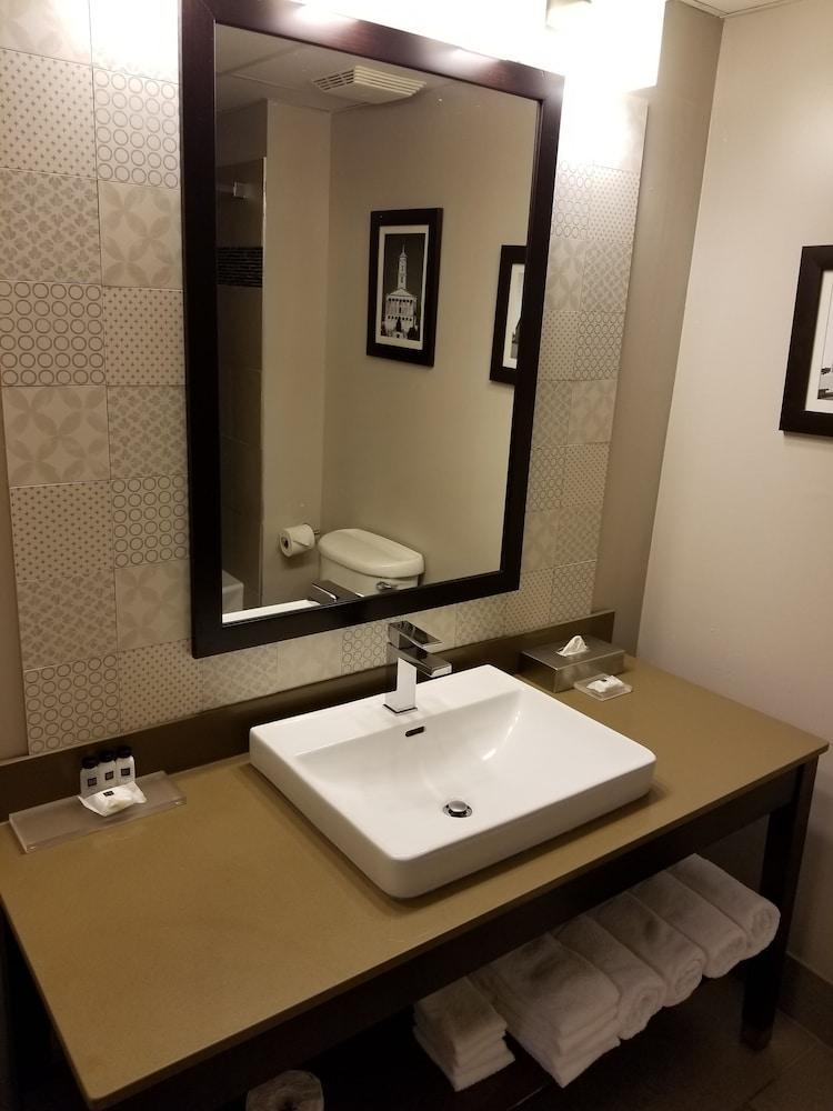 Country & By Radisson, Airport East, Tn 3* Nashville