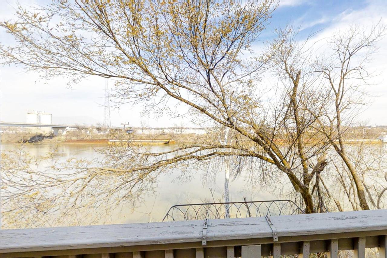 Riverfront Retreat Apartment