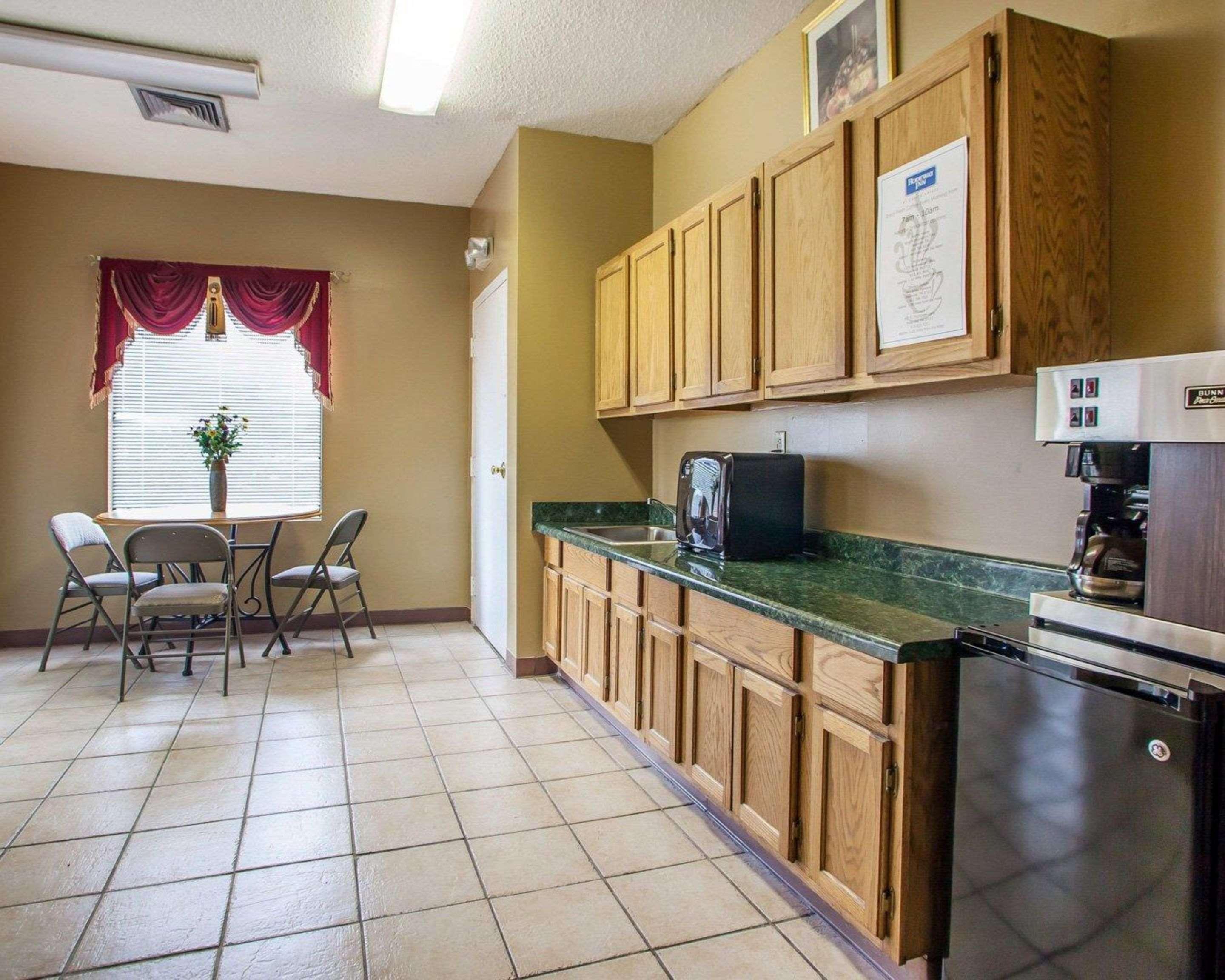 Hotel Rodeway Airport Nashville