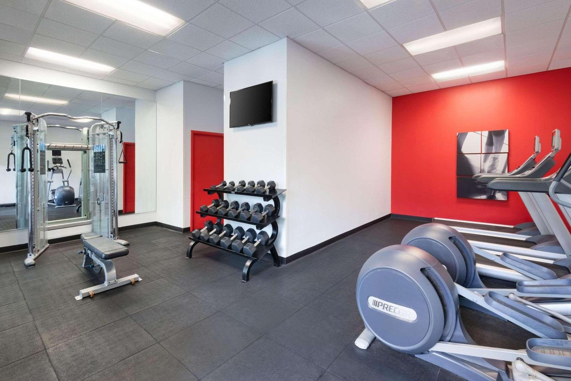 Hotel Radisson Airport 3*