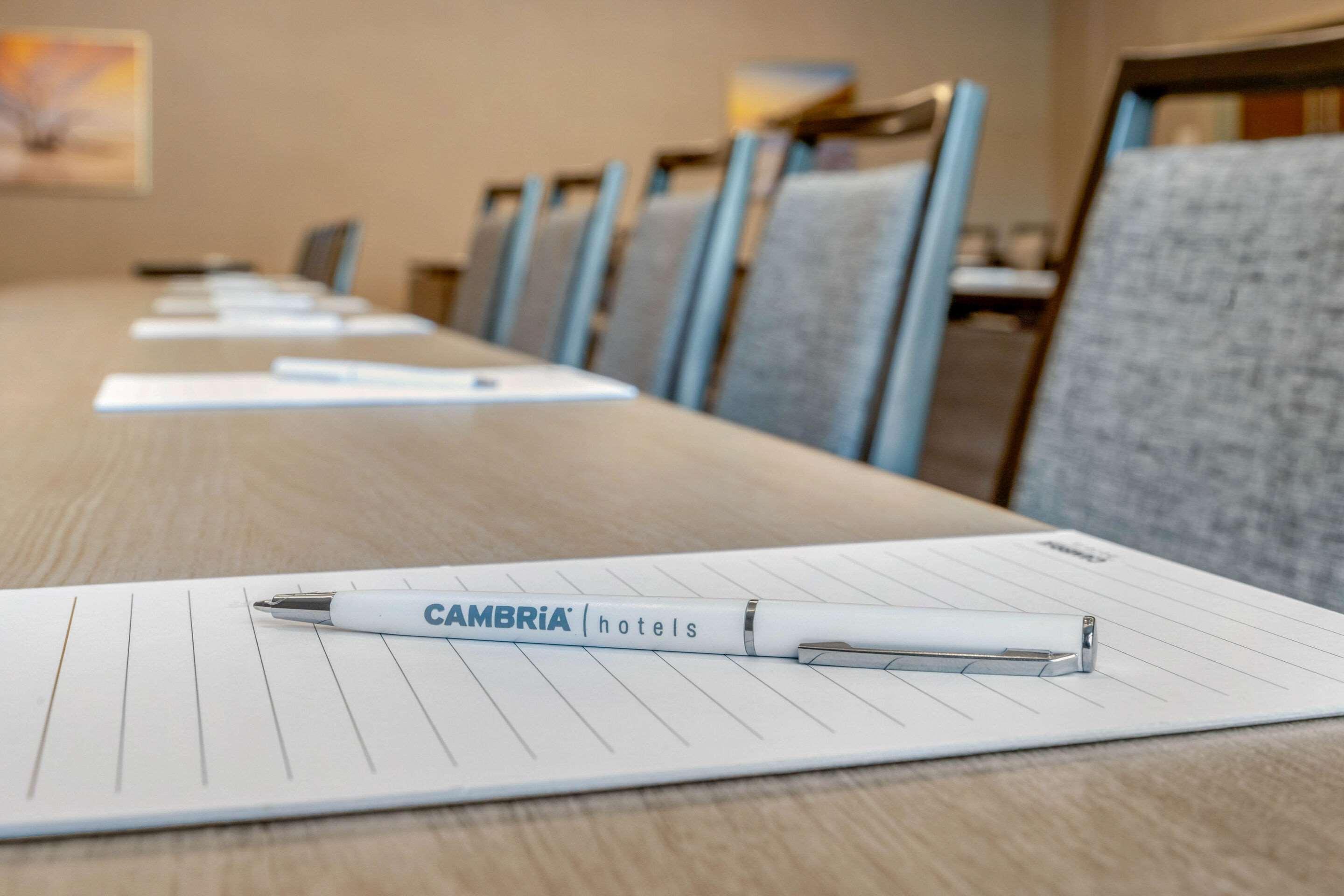 Hotel Cambria Airport 3*