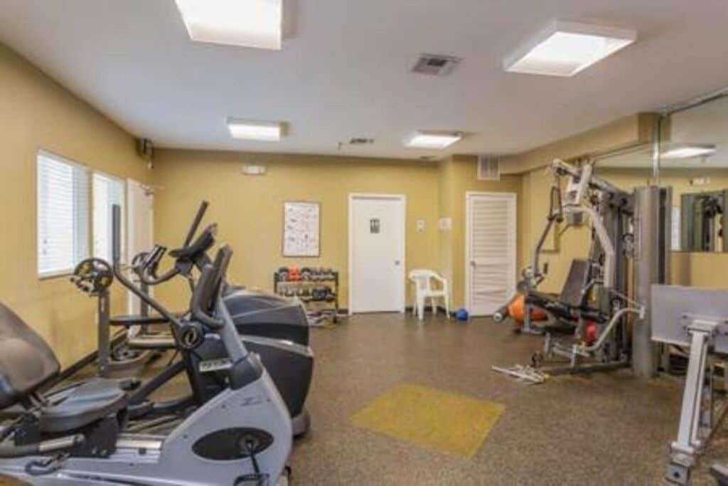 Captain's Quarters Riverfront #3 Apartment