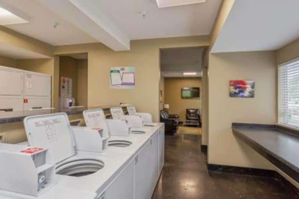 Captain's Quarters Riverfront #3 Apartment