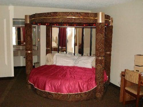 Vista And Airport East 2*