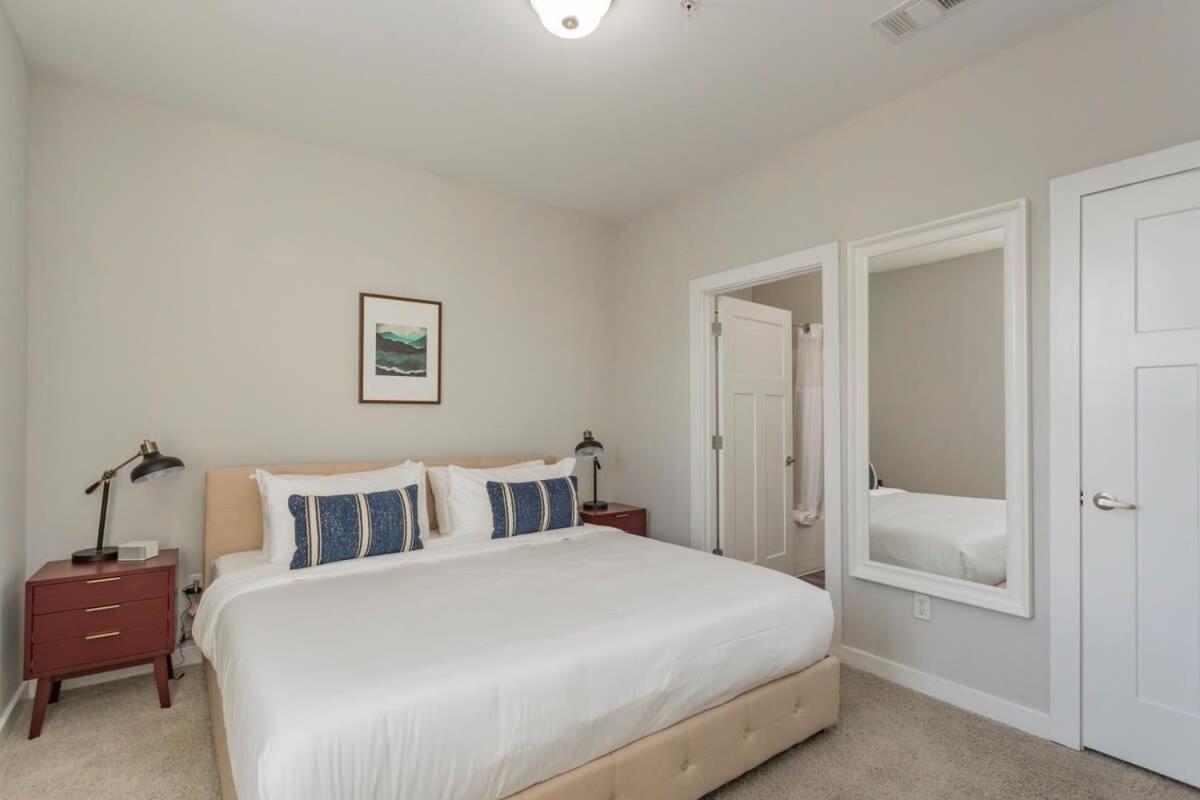 Cozysuites Music Row Stylish 2br-free Parking 59 Apartment