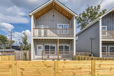 New Build 5 Min To Broadway Sleeps 10 Holiday home *