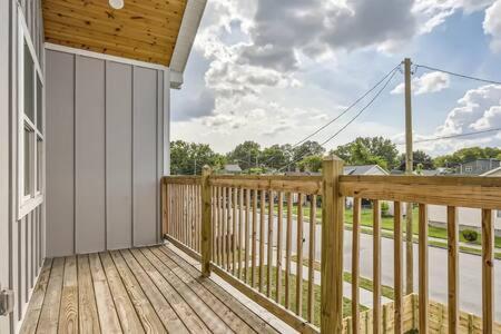 New Build 5 Min To Broadway Sleeps 10 *