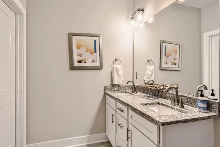New Build 5 Min To Broadway Sleeps 10 Holiday home Nashville