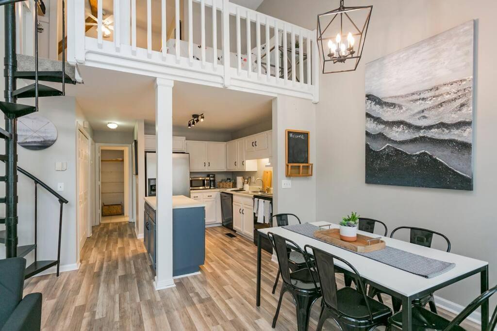 Modern Loft/ Minutes From The Airport
