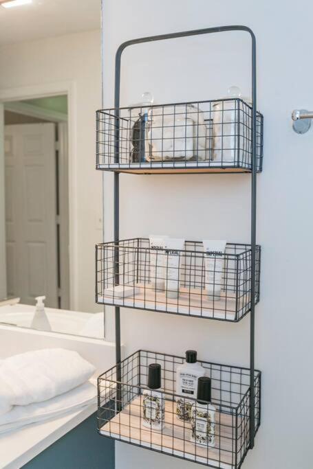 Modern Loft/ Minutes From The Airport Holiday home *