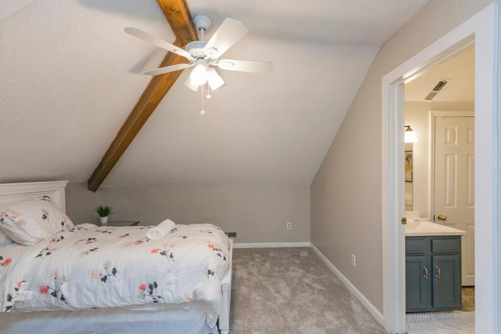 Holiday home Modern Loft/ Minutes From The Airport