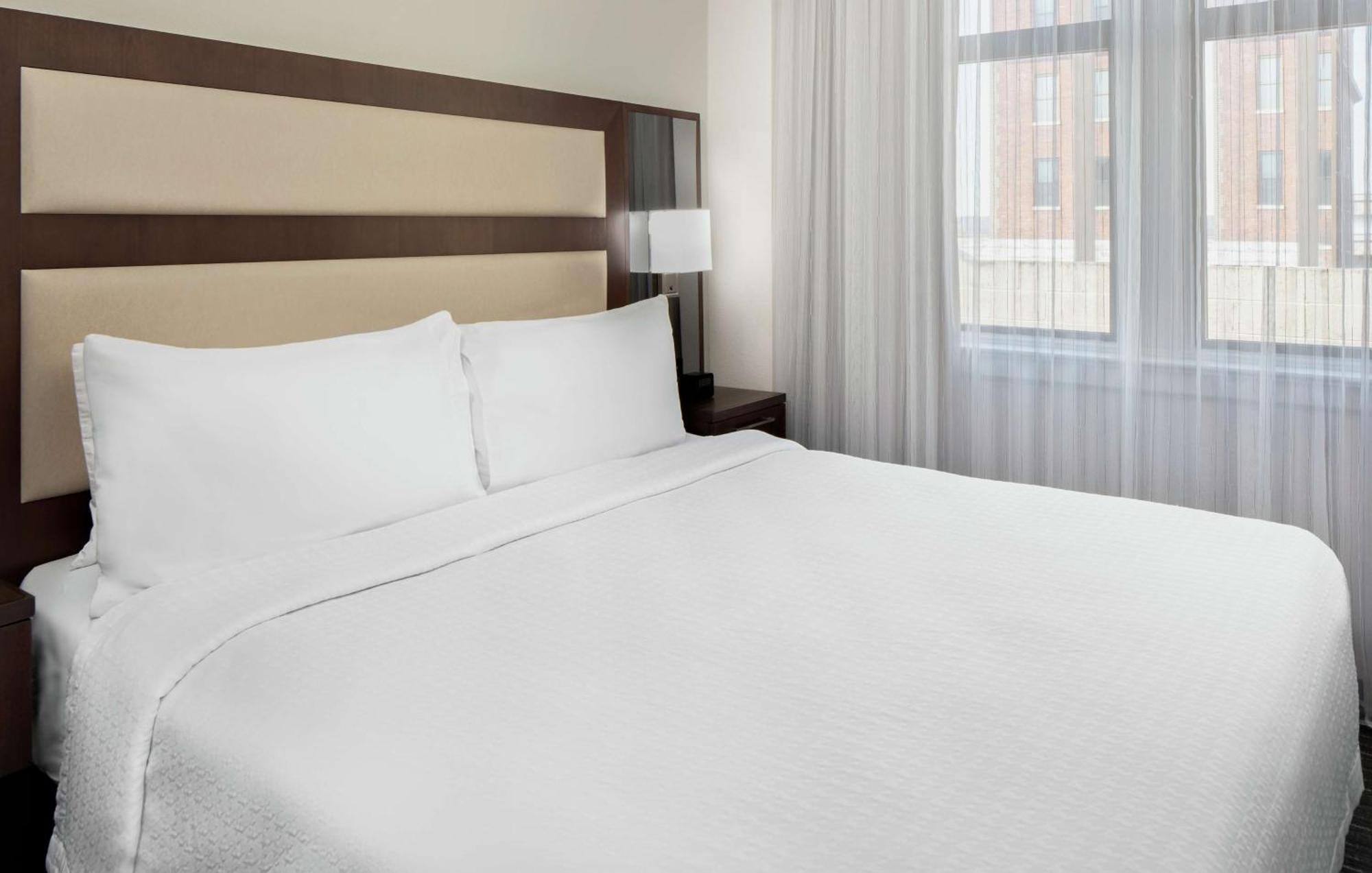 Hotel Homewood By Hilton Downtown