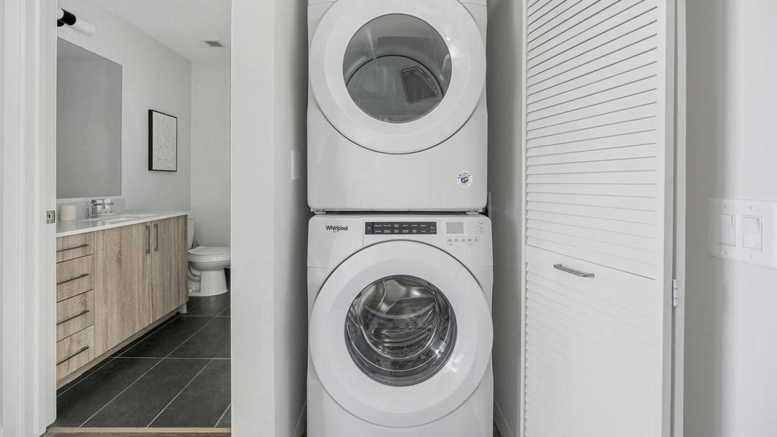 Landing Modern With Amazing Amenities Apartment *