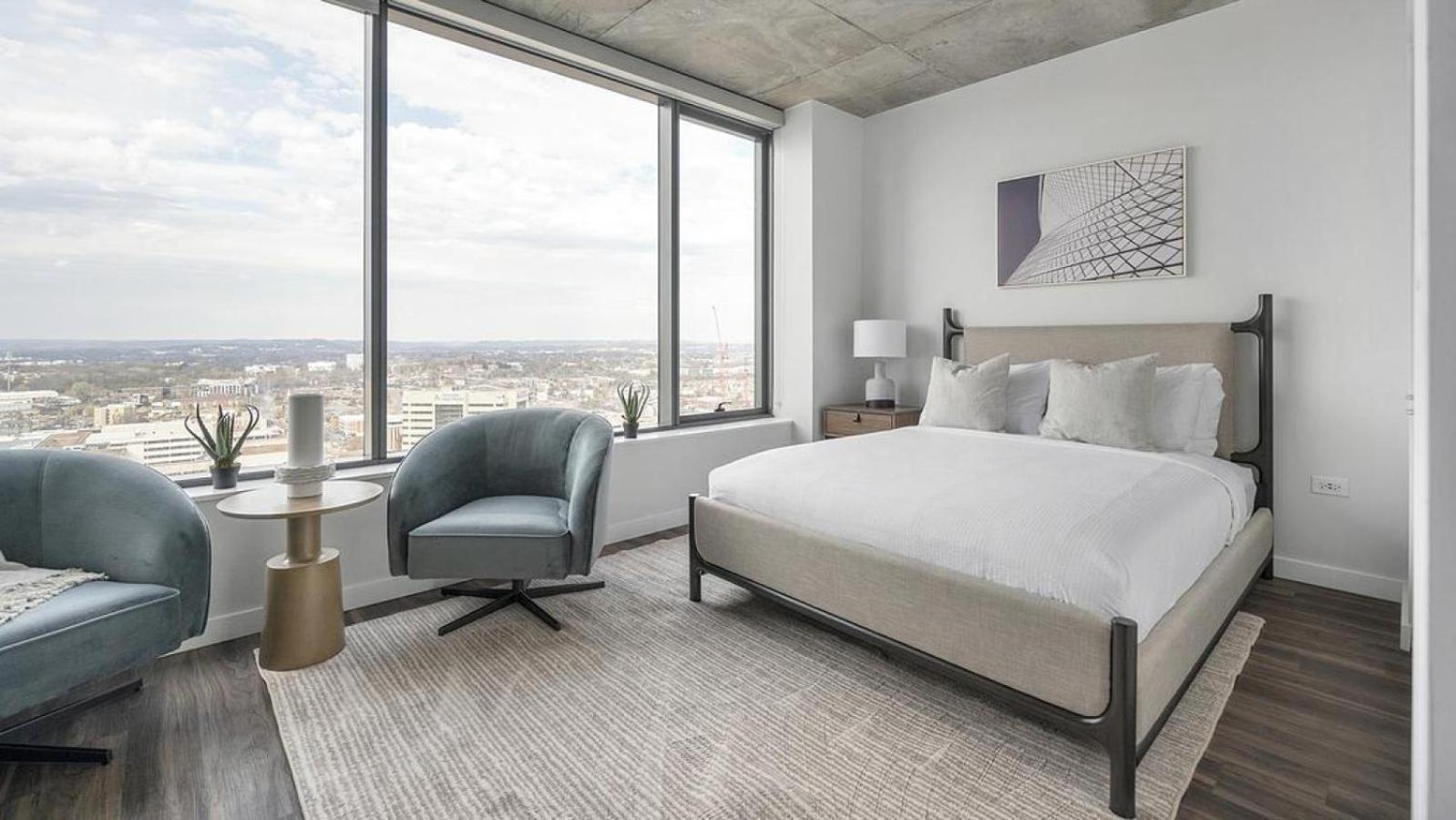 Apartment Landing Modern With Amazing Amenities Nashville
