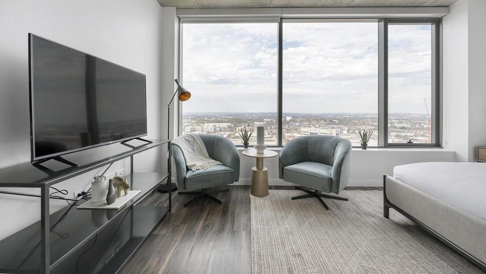 Landing Modern With Amazing Amenities Apartment
