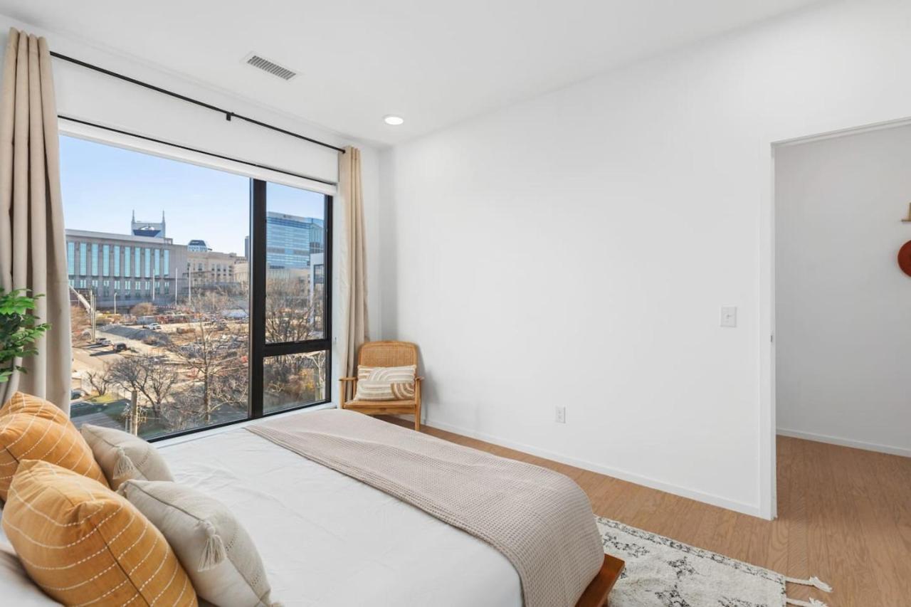 Apartment Penthouse On River With Garage And Patio, Walk Downtown