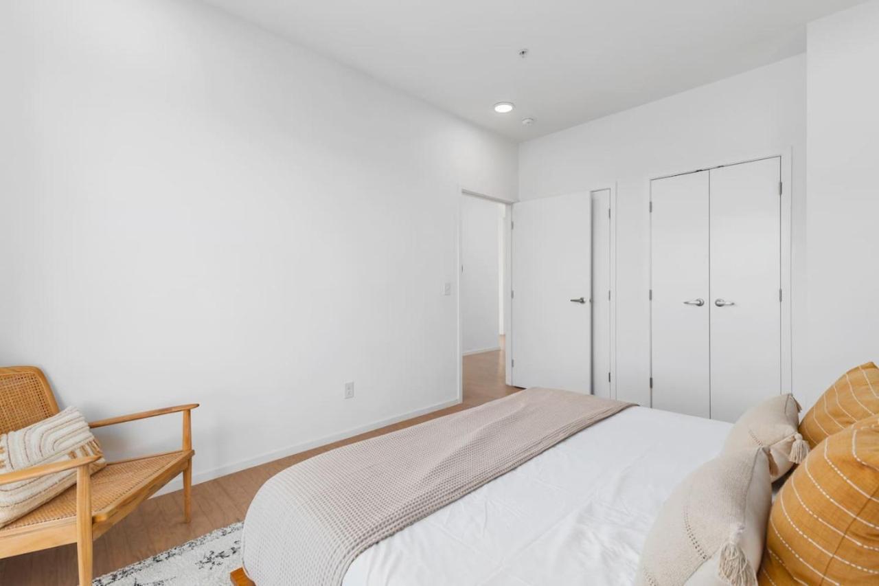 Apartment Penthouse On River With Garage And Patio, Walk Downtown