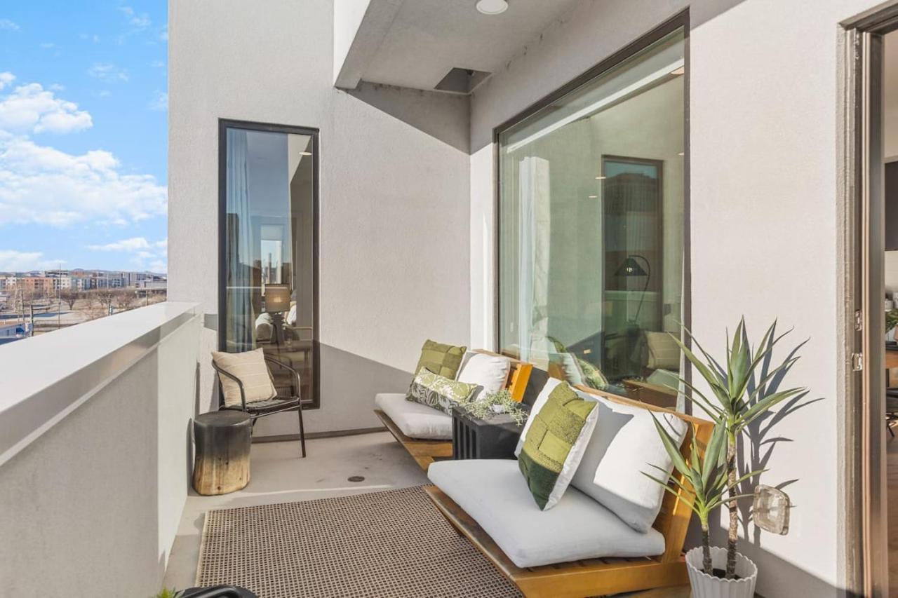 Penthouse On River With Garage And Patio, Walk Downtown Apartment Nashville