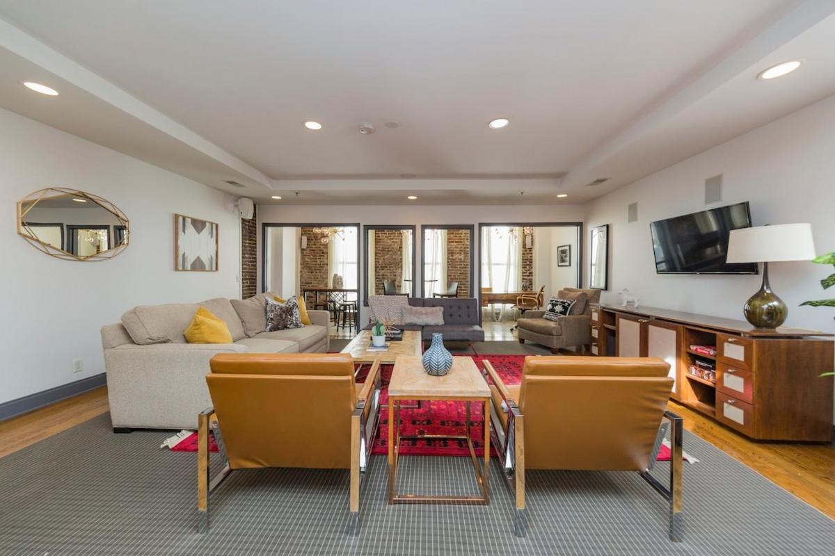 2 Chic Lofts Right On Broadway Strip Sleeps 10 Holiday home Nashville
