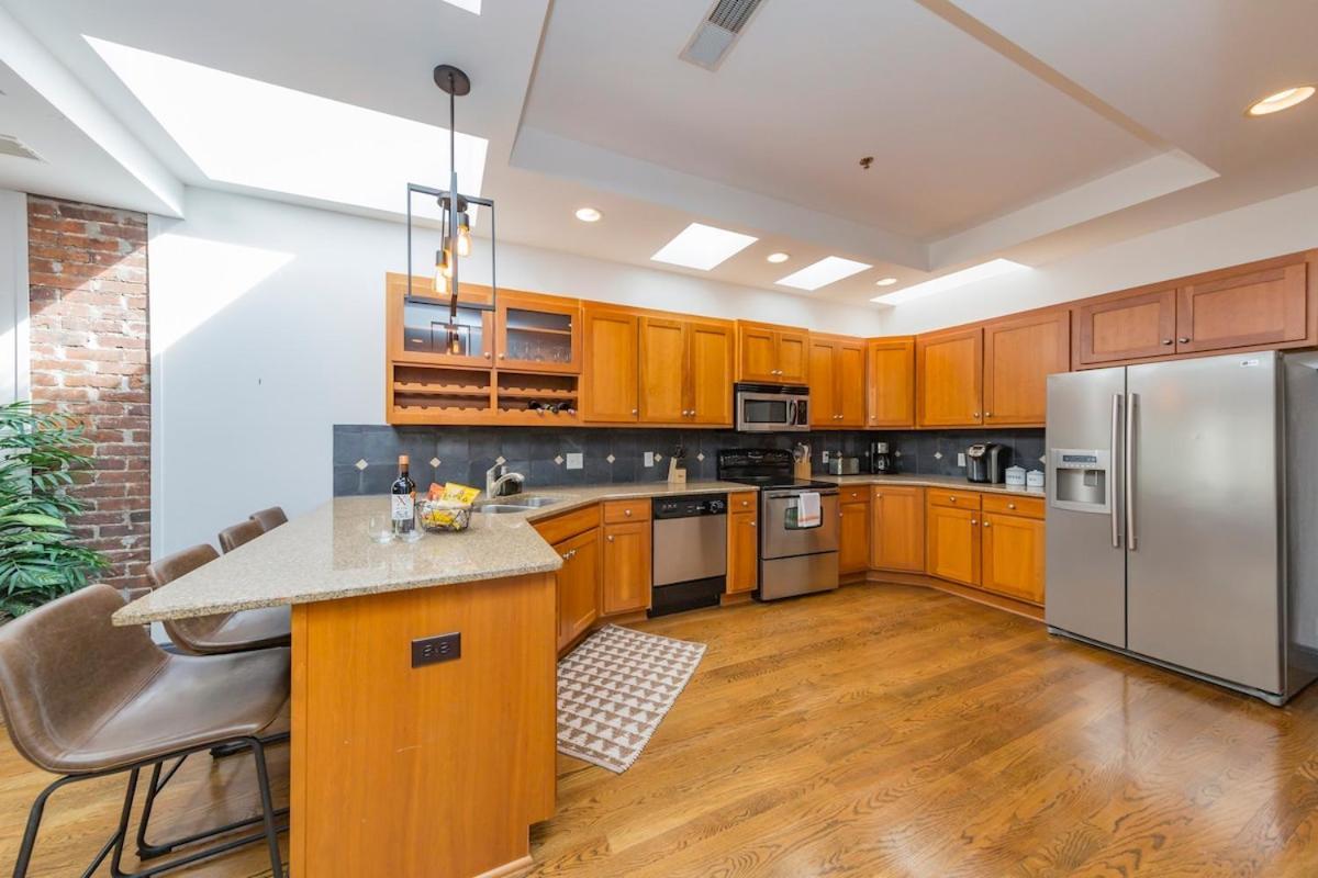 Holiday home 2 Chic Lofts Right On Broadway Strip Sleeps 10 Nashville